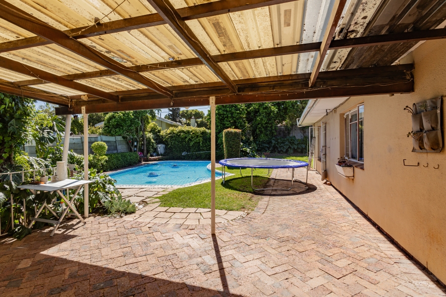 4 Bedroom Property for Sale in Kenridge Western Cape